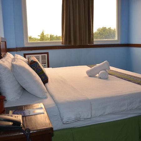 Alu Hotel Davao City Buitenkant foto