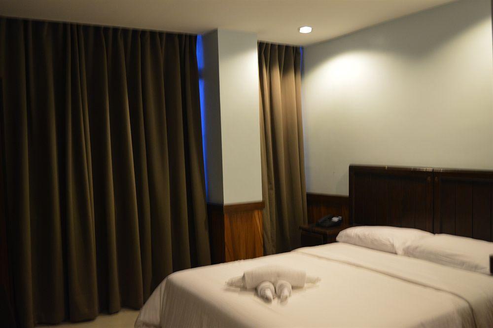 Alu Hotel Davao City Buitenkant foto