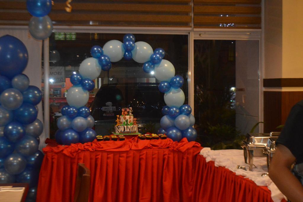 Alu Hotel Davao City Buitenkant foto