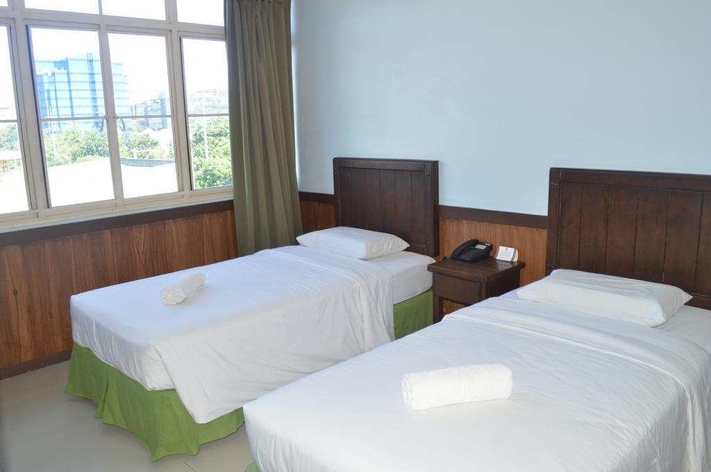 Alu Hotel Davao City Buitenkant foto