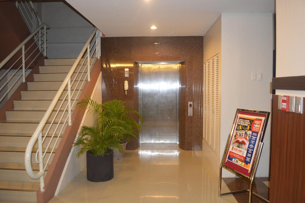 Alu Hotel Davao City Buitenkant foto