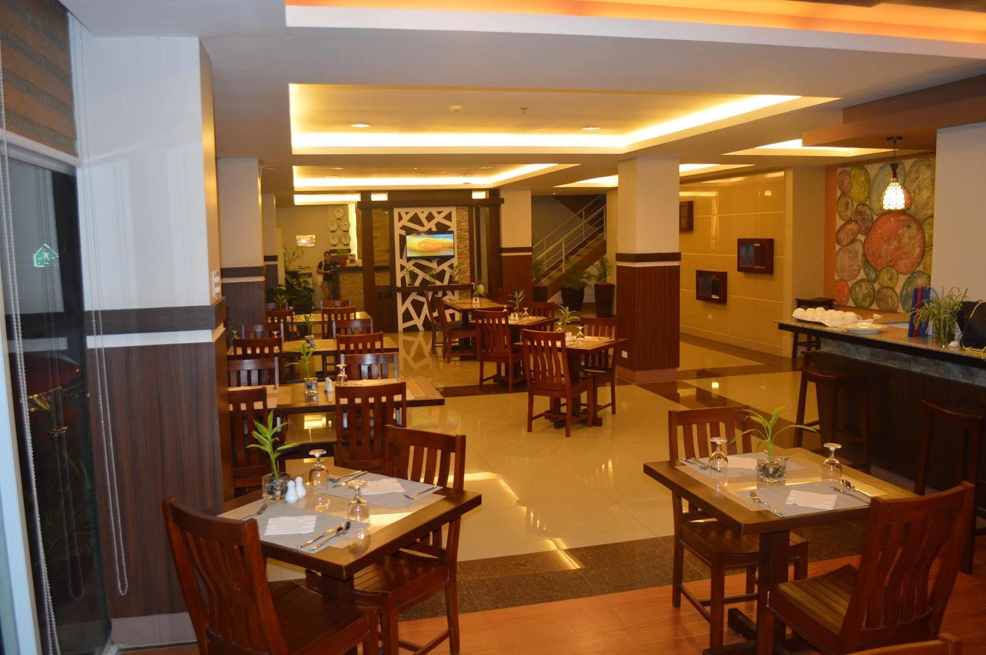 Alu Hotel Davao City Buitenkant foto