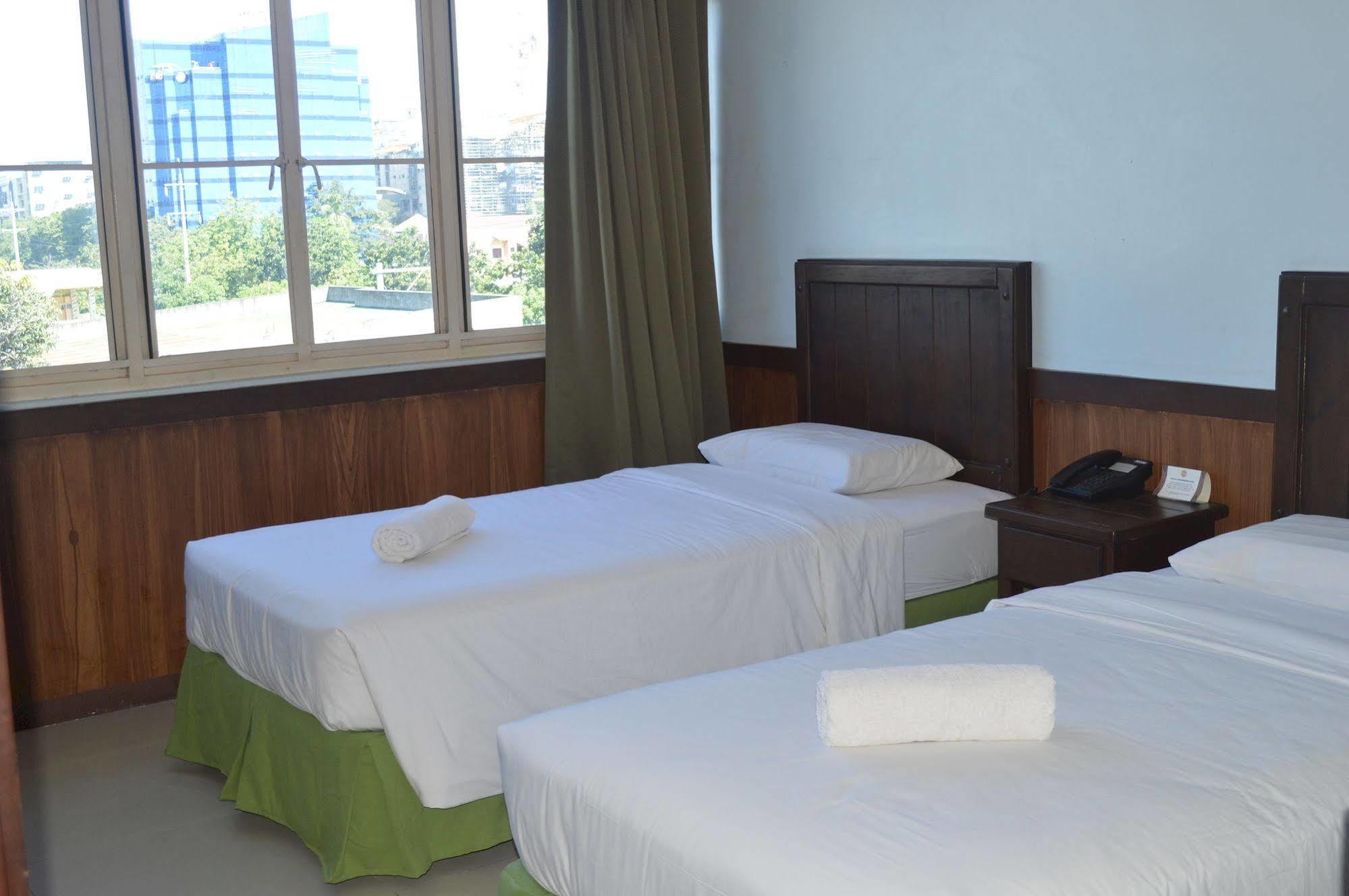 Alu Hotel Davao City Buitenkant foto