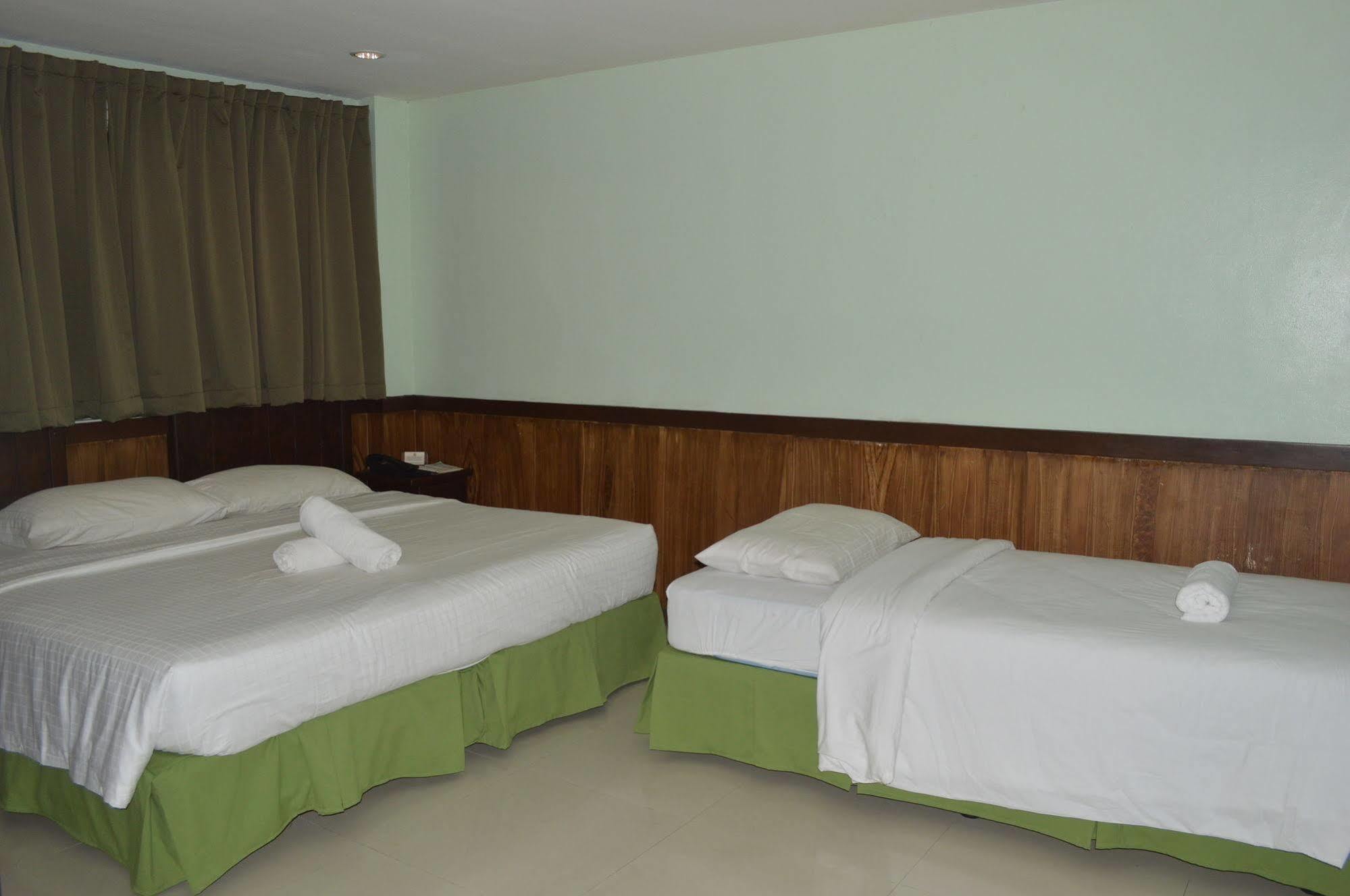 Alu Hotel Davao City Buitenkant foto
