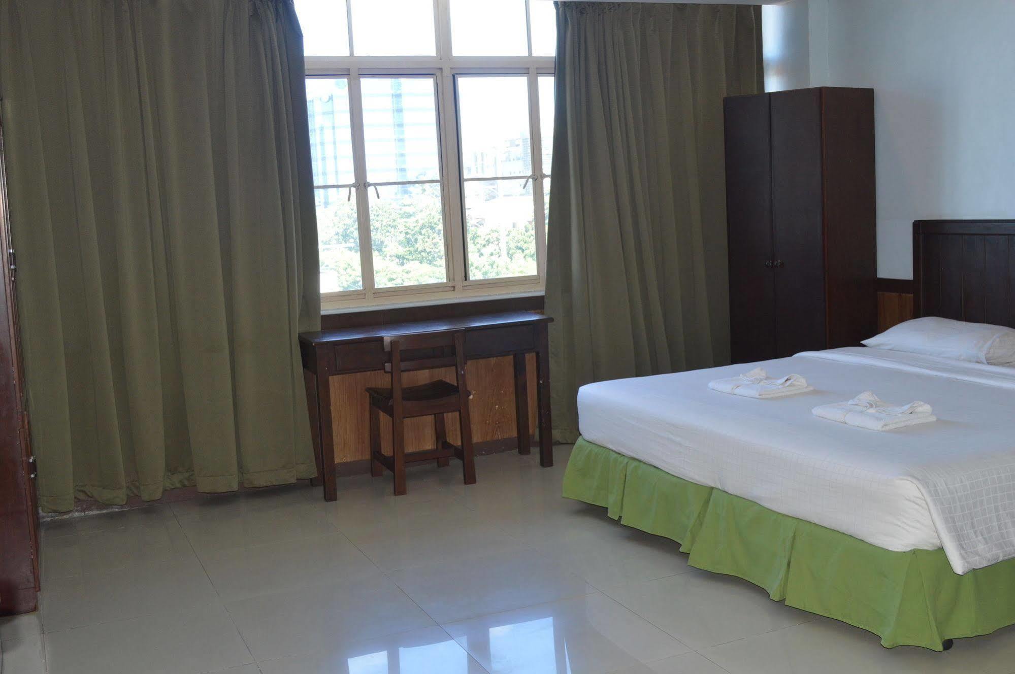 Alu Hotel Davao City Buitenkant foto