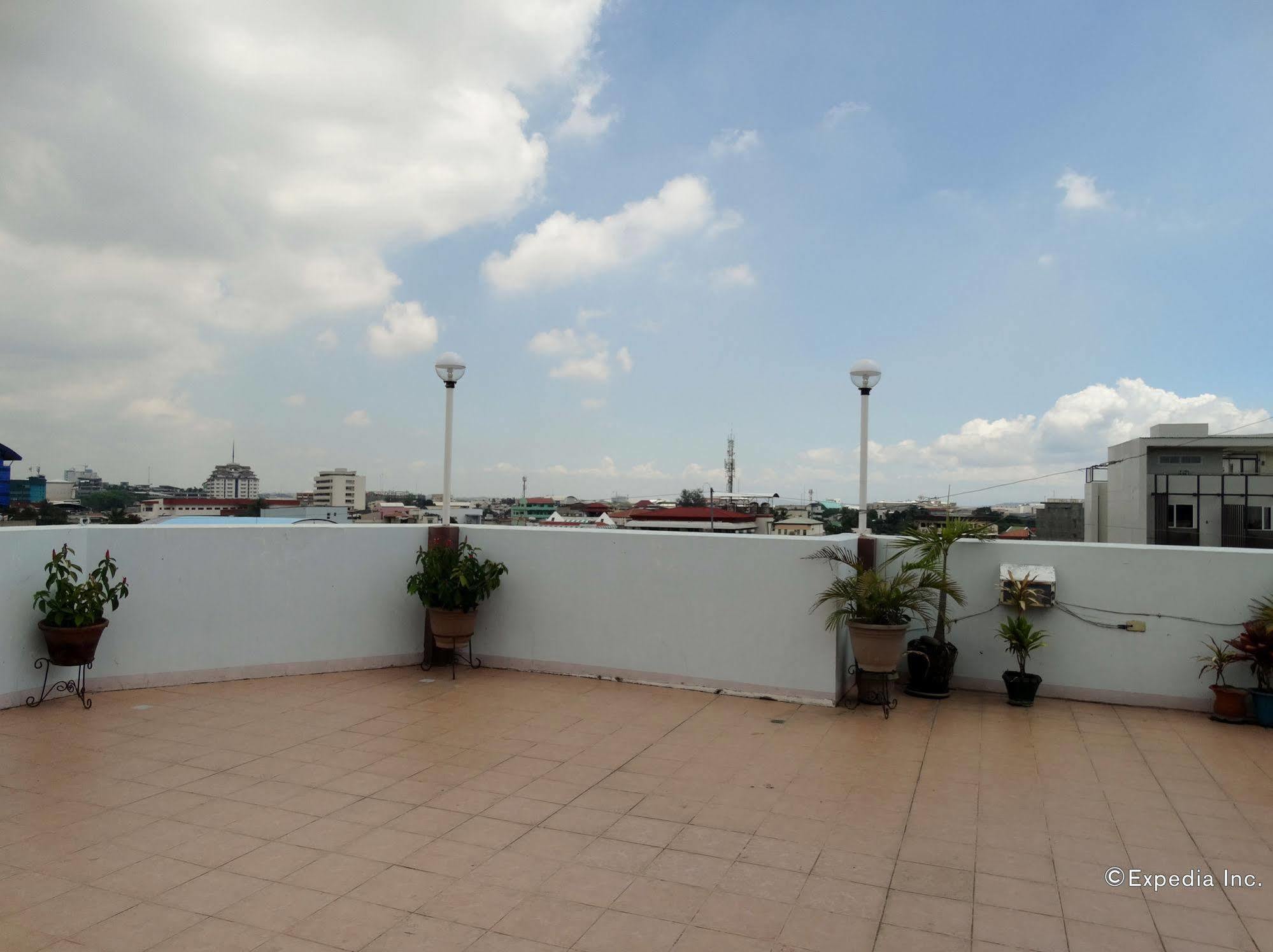 Alu Hotel Davao City Buitenkant foto