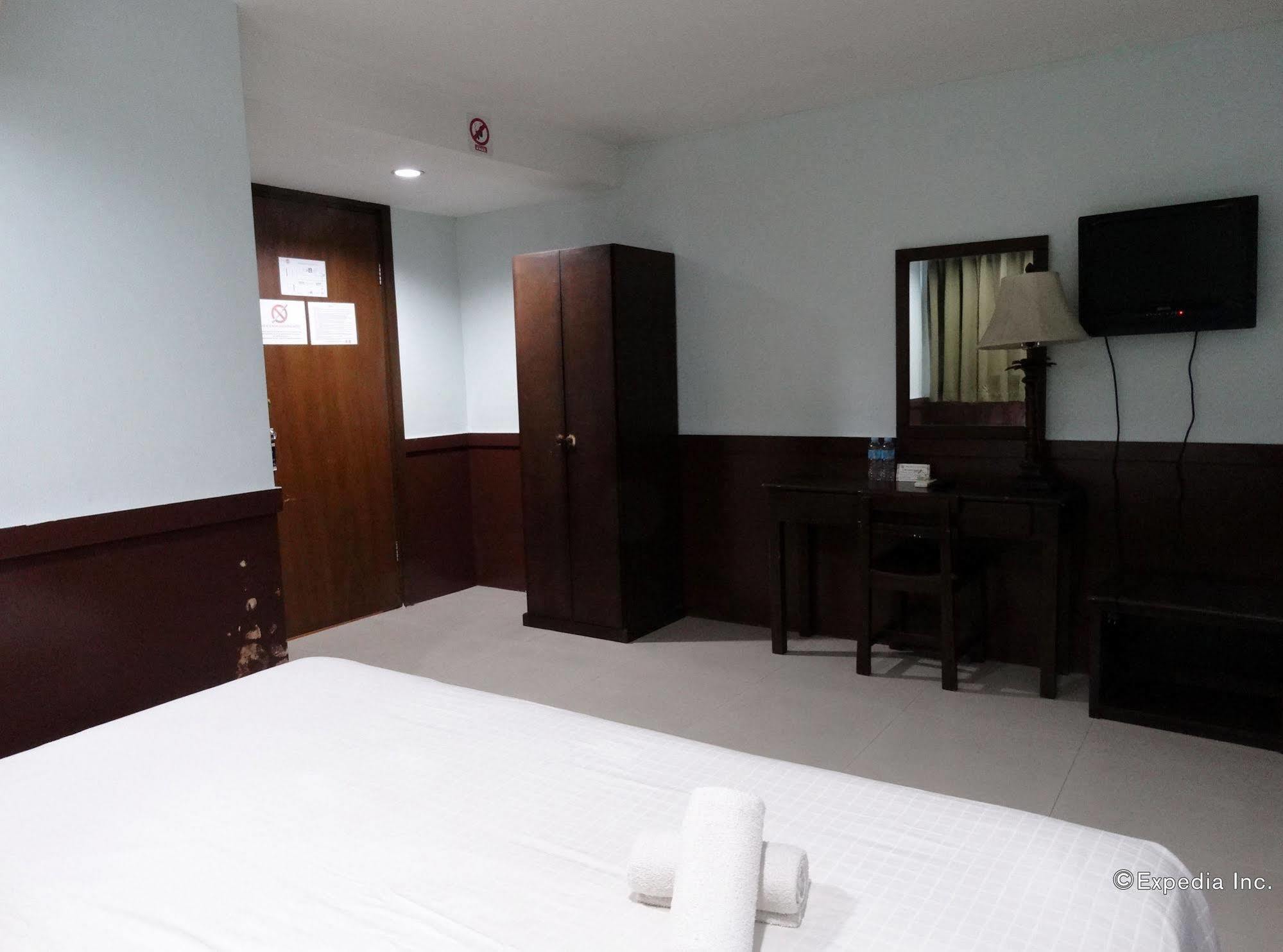 Alu Hotel Davao City Buitenkant foto