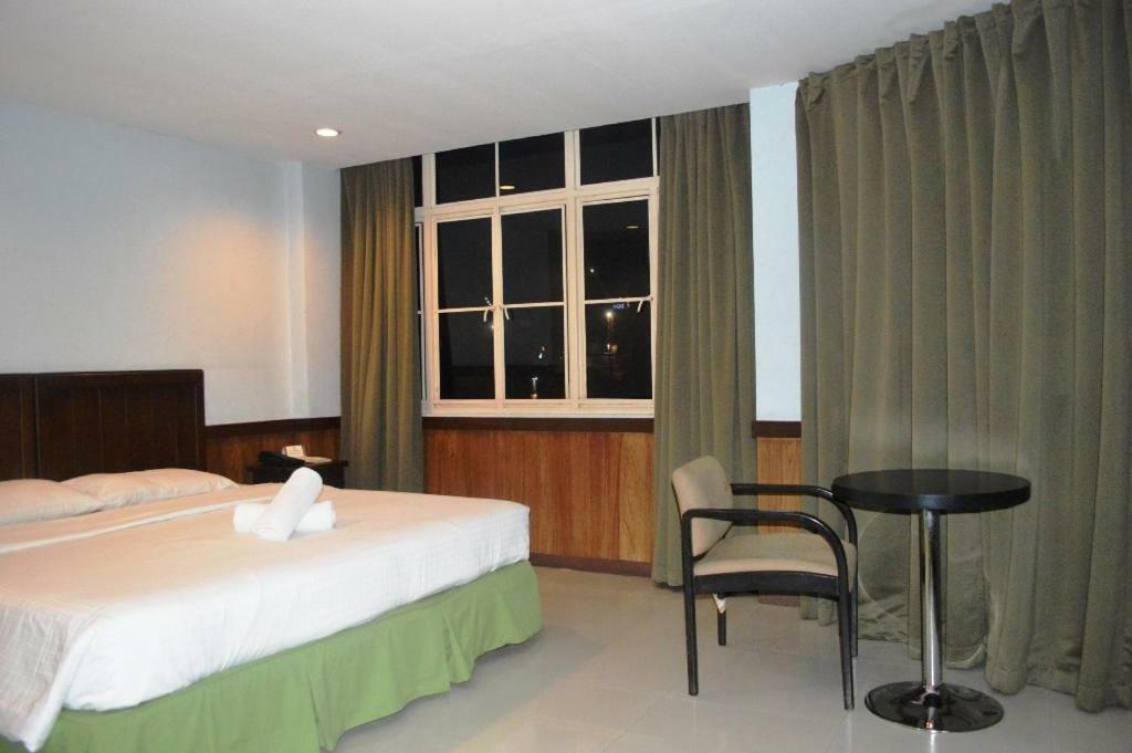 Alu Hotel Davao City Buitenkant foto