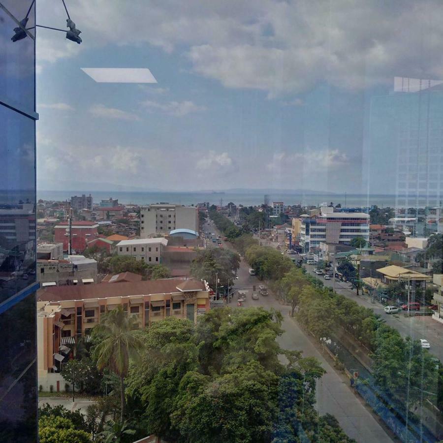 Alu Hotel Davao City Buitenkant foto